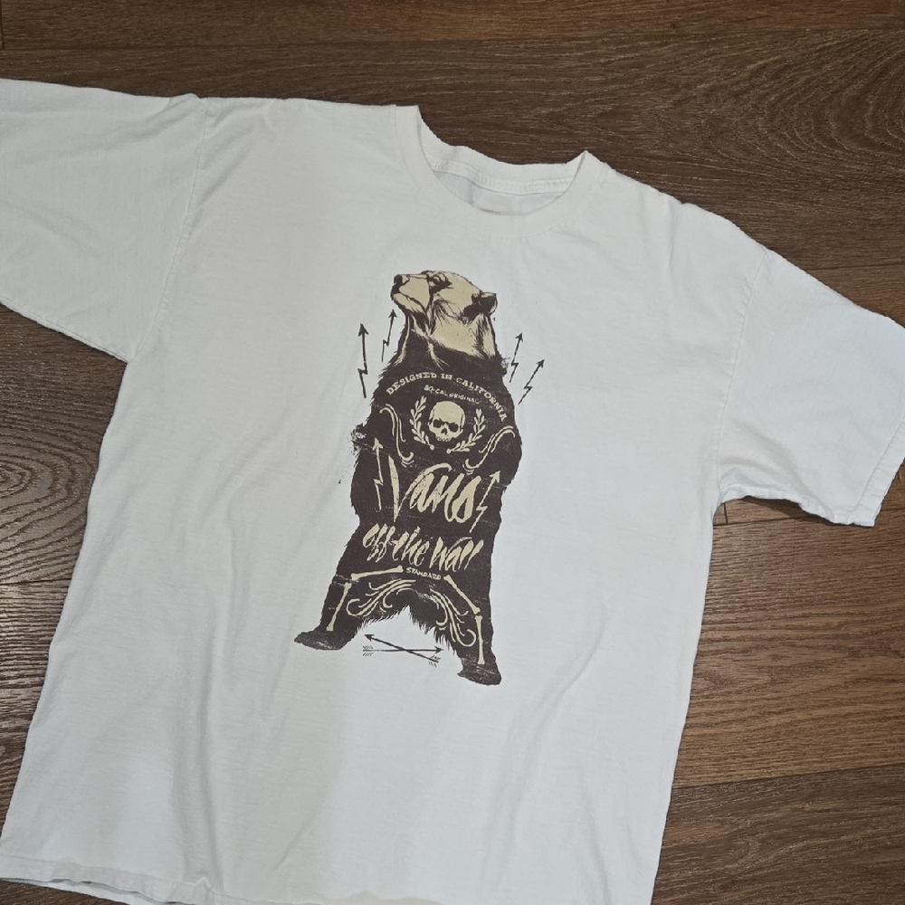 VANS CALIFORNIA BEAR GRAPHIC TSHIRT SIZE LARGE... #7754